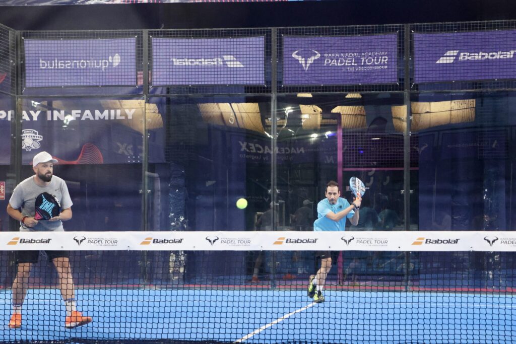 Un partido del Rafa Nadal Academy Pádel Tour by The Adecco Group